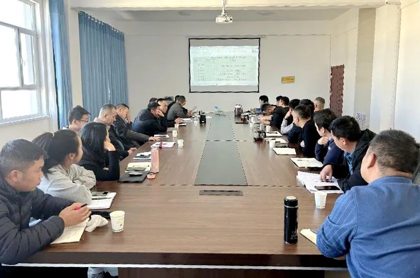 前進集團牧業(yè)生產(chǎn)單元組織召開有關文件及會議精神學習會議