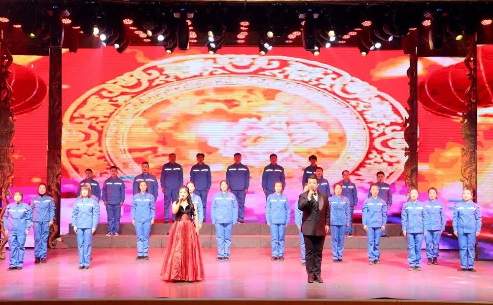春節(jié)晚會(huì)隆重舉行，《前進(jìn)之歌》閃亮登場(chǎng)