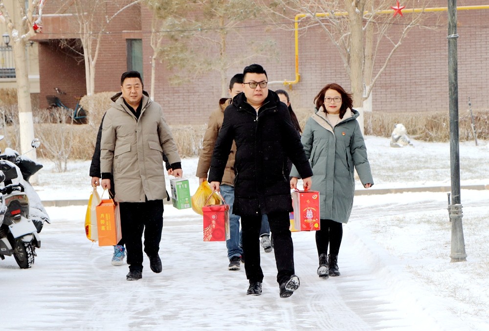 歲寒情更暖，慰問暖人心? ——前進集團公司開展困難職工走訪慰問活動