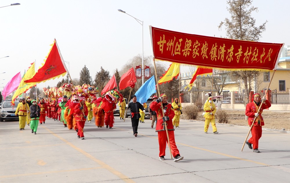 龍騰盛世金鼓擂，社火展演進前進