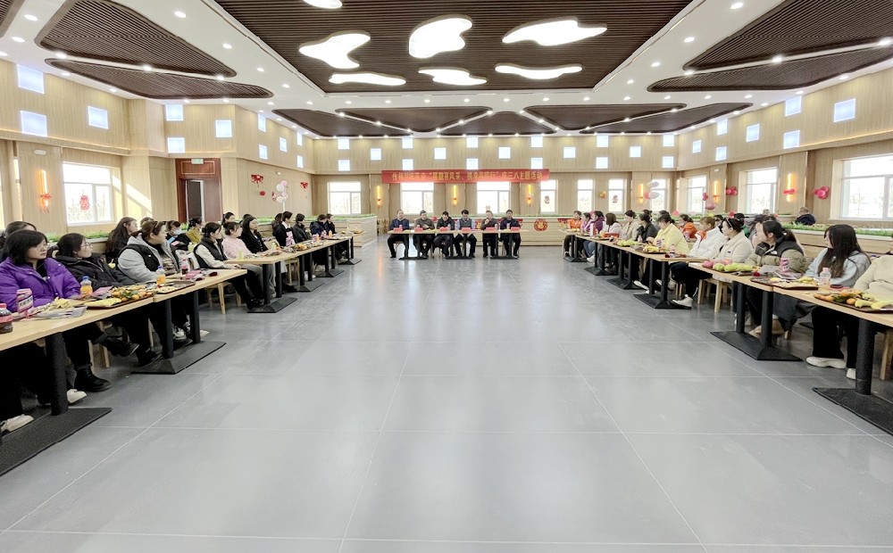 巾幗展芳華 建功在甘味——傳祁甘味乳業(yè)舉辦“展靚麗風(fēng)采、攜幸福同行”慶“三八”婦女節(jié)主題活動(dòng)