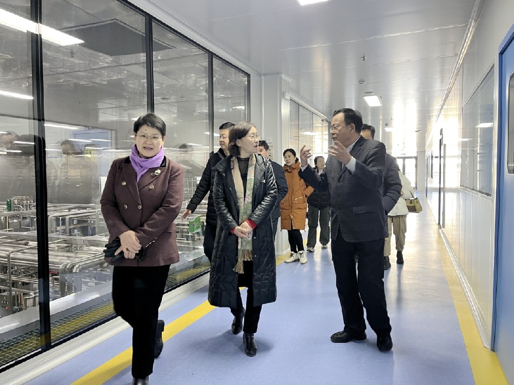 張掖市政協(xié)副主席高云虹、楊艾琳到甘肅前進(jìn)集團(tuán)傳祁乳業(yè)調(diào)研