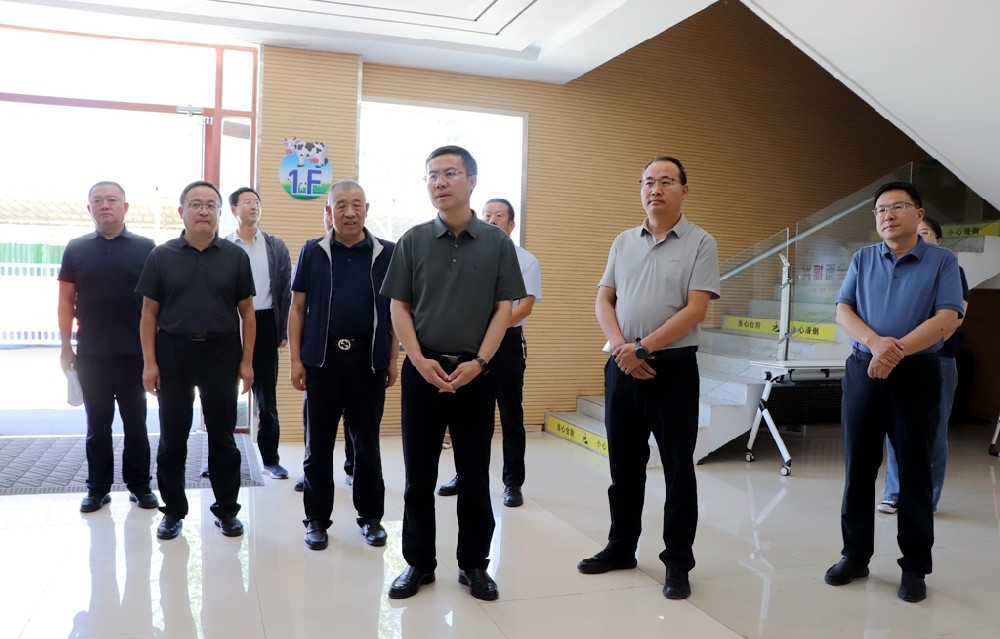 甘州區(qū)委書記李銳到甘肅前進(jìn)集團(tuán)調(diào)研貨車司機(jī)黨建工作