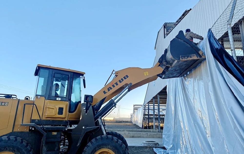 牧場(chǎng)“添衣加被”，奶?！皽嘏^冬”