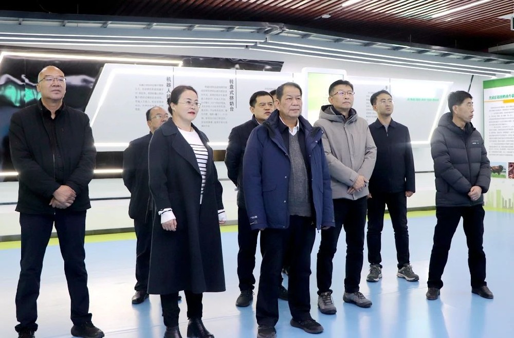 農(nóng)業(yè)農(nóng)村部科學(xué)技術(shù)司張文到甘肅前進牧業(yè)調(diào)研