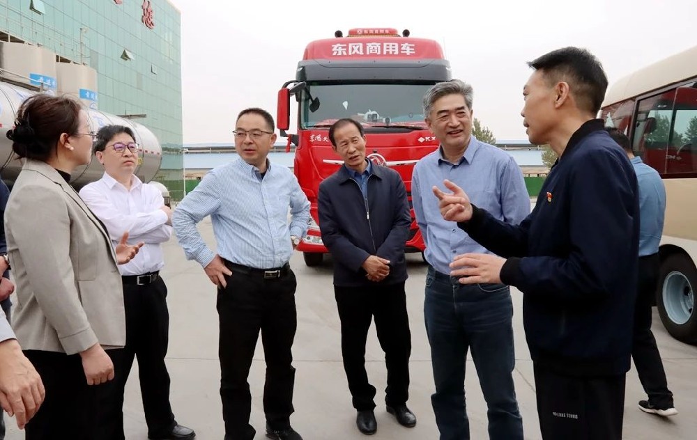 浙江省舟山市人大常委會(huì)副主任方敏一行到甘肅前進(jìn)集團(tuán)考察