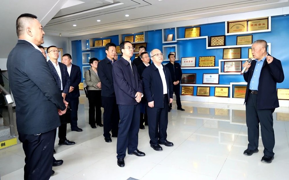 省工商聯(lián)和中國郵儲銀行甘肅分行到甘肅前進(jìn)集團(tuán)調(diào)研考察