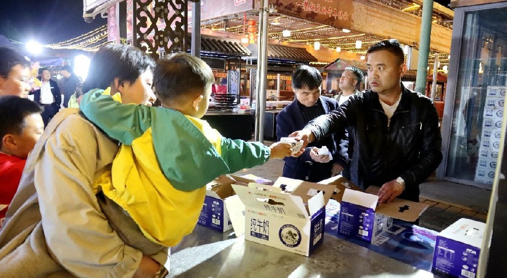 長沙門夜市第二屆前進集團傳祁乳業(yè)杯歌手爭霸賽盛大開幕