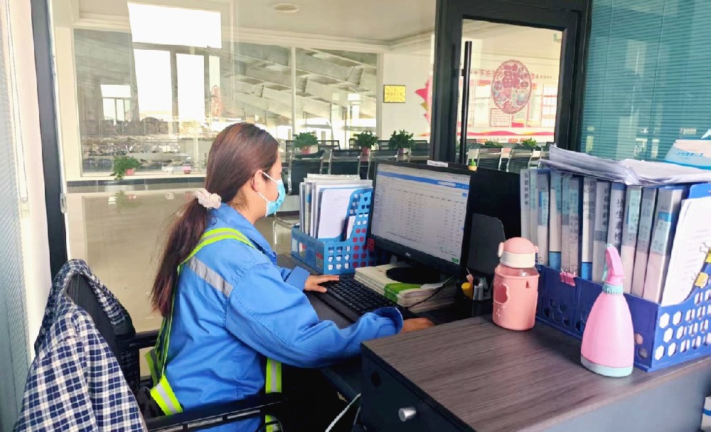 鍵盤(pán)與牧歌：成長(zhǎng)為信息員的十個(gè)月時(shí)光