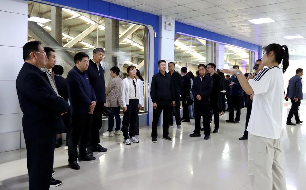 全省新的社會階層人士統(tǒng)戰(zhàn)工作業(yè)務(wù)骨干培訓(xùn)班學(xué)員到甘肅前進集團參觀學(xué)習(xí)