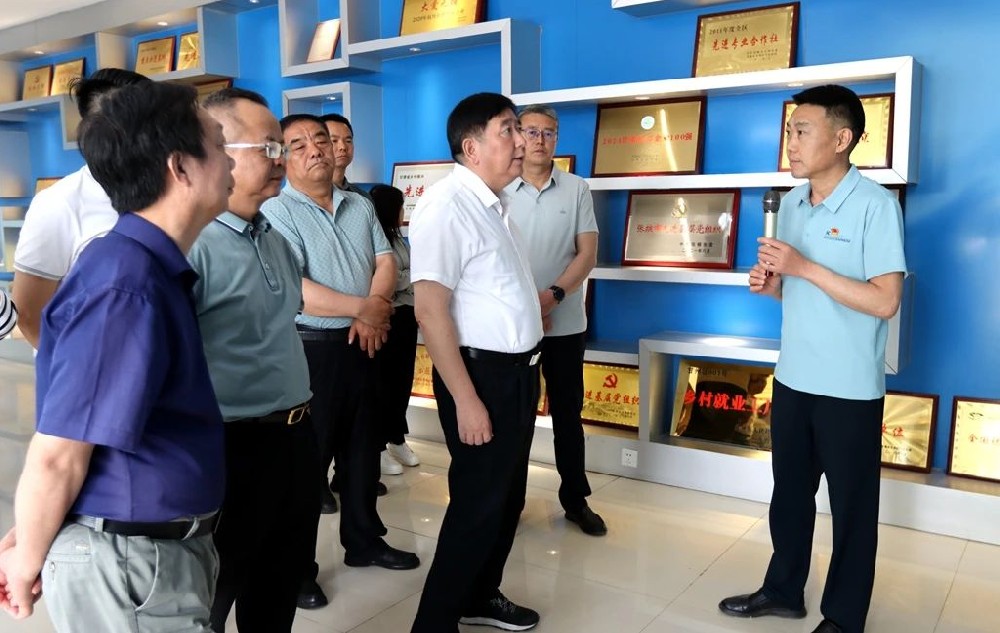 廣東省茂名市政協(xié)副主席周天帶領(lǐng)考察組到甘肅前進(jìn)集團(tuán)考察