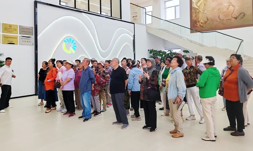 傳祁乳業(yè)邀您共赴透明工廠探秘一杯好奶的誕生