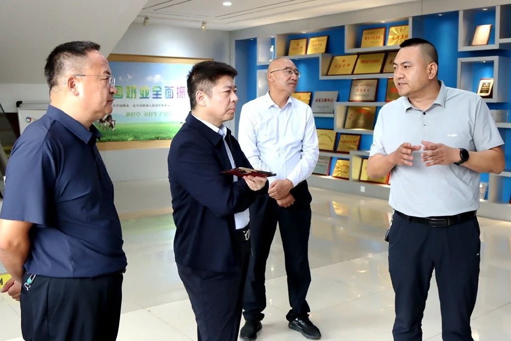 新希望草根知本集團(tuán)副總裁鄧天雙到甘肅前進(jìn)集團(tuán)考察