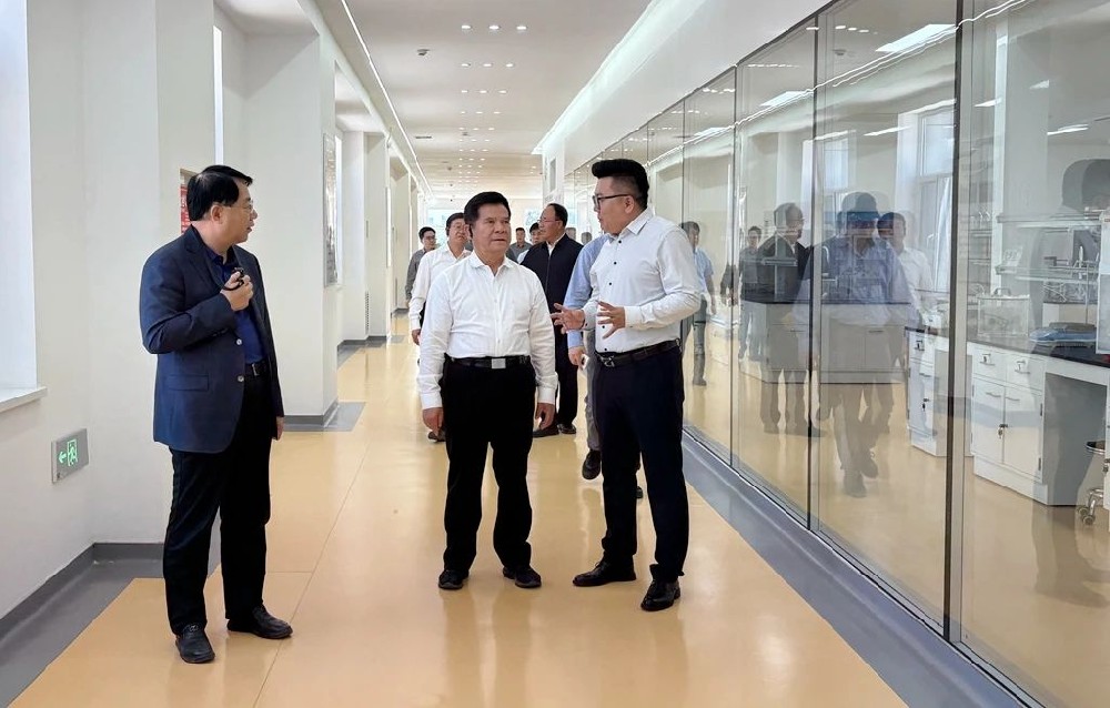 全國(guó)人大農(nóng)業(yè)與農(nóng)村委員會(huì)副主任委員李紀(jì)恒到甘肅傳祁甘味乳業(yè)調(diào)研