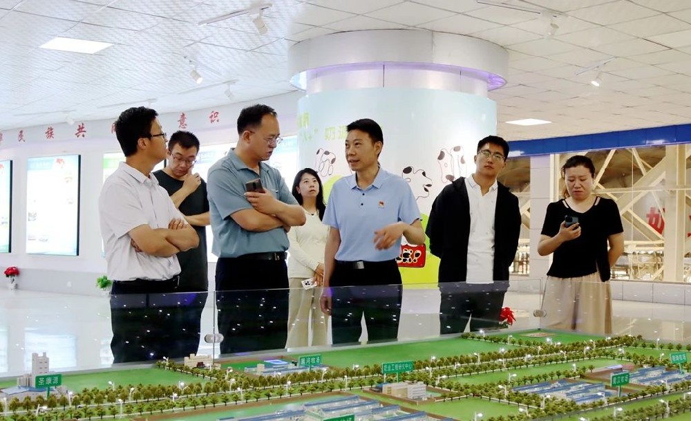 慶陽市委政研室考察組到甘肅前進集團考察