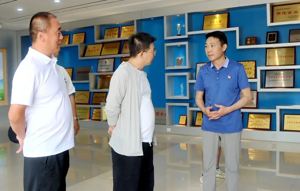 甘肅省廣播電視臺(tái)《鄉(xiāng)村新事記》欄目組到甘肅前進(jìn)集團(tuán)采訪調(diào)研