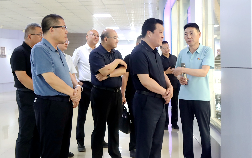 省營(yíng)商環(huán)境建設(shè)局局長(zhǎng)何正義到甘肅前進(jìn)集團(tuán)調(diào)研