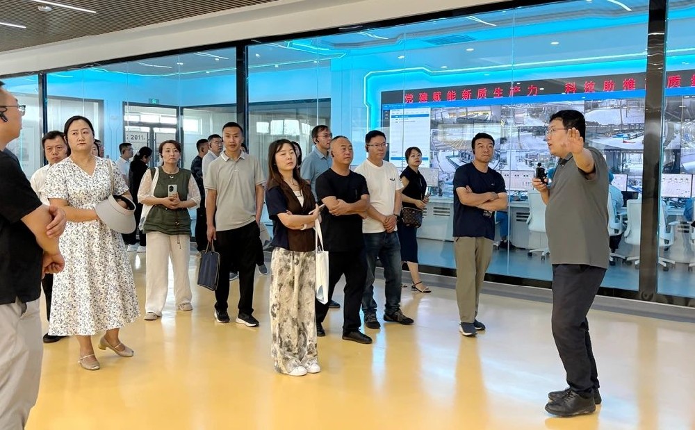 全省中小企業(yè)數(shù)字化轉型推進活動參會人員到甘肅傳祁甘味乳業(yè)參觀學習