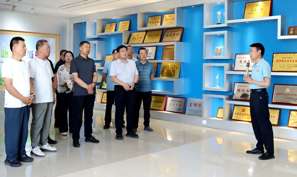 內(nèi)蒙古自治區(qū)巴彥淖爾市五原縣考察組到甘肅前進(jìn)集團(tuán)考察學(xué)習(xí)