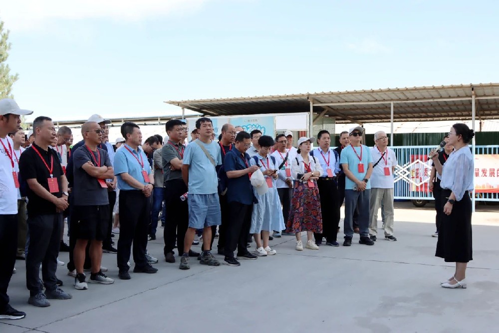 甘肅省第十八批勞模、高技能人才到甘肅前進(jìn)牧業(yè)觀摩交流