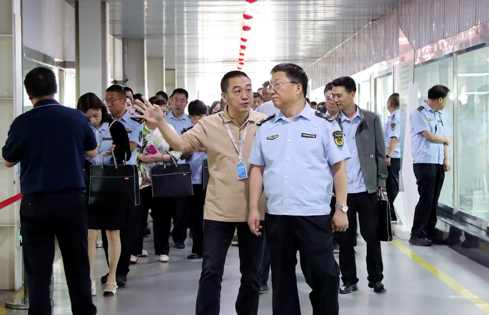 全省市場監(jiān)管系統(tǒng)觀摩團到甘肅傳祁乳業(yè)觀摩指導(dǎo)