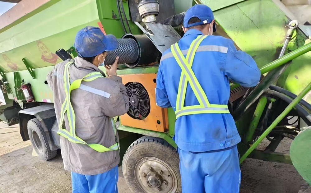 金秋青貯忙，設(shè)備護安康