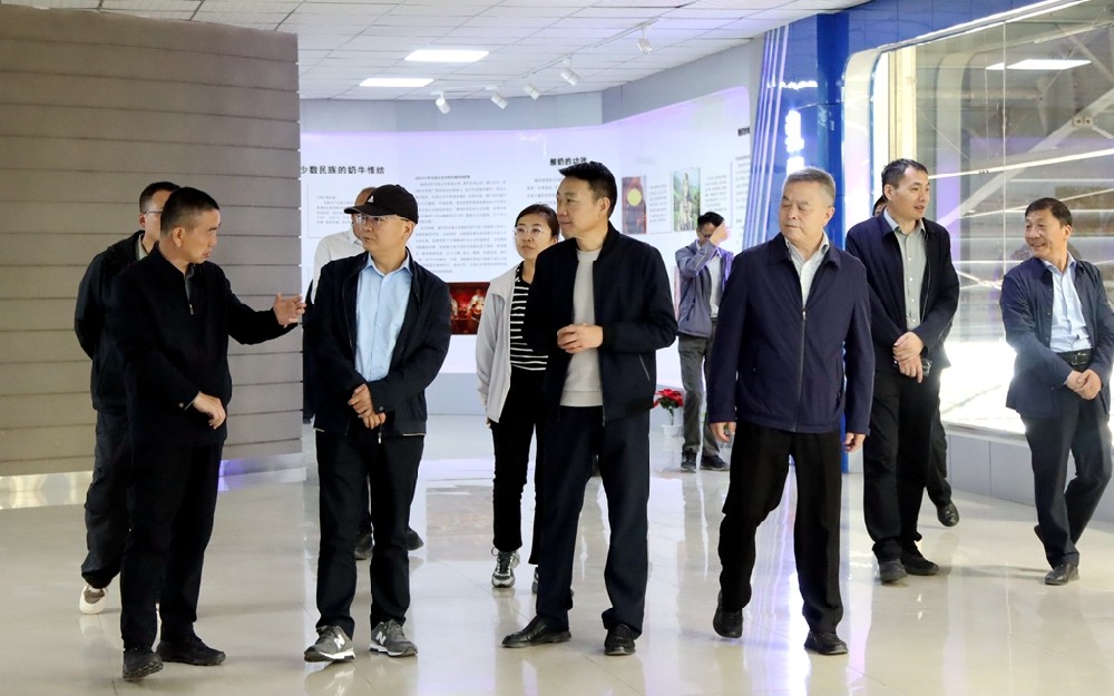 農(nóng)業(yè)農(nóng)村部畜牧獸醫(yī)局副局長王健到甘肅前進集團調(diào)研