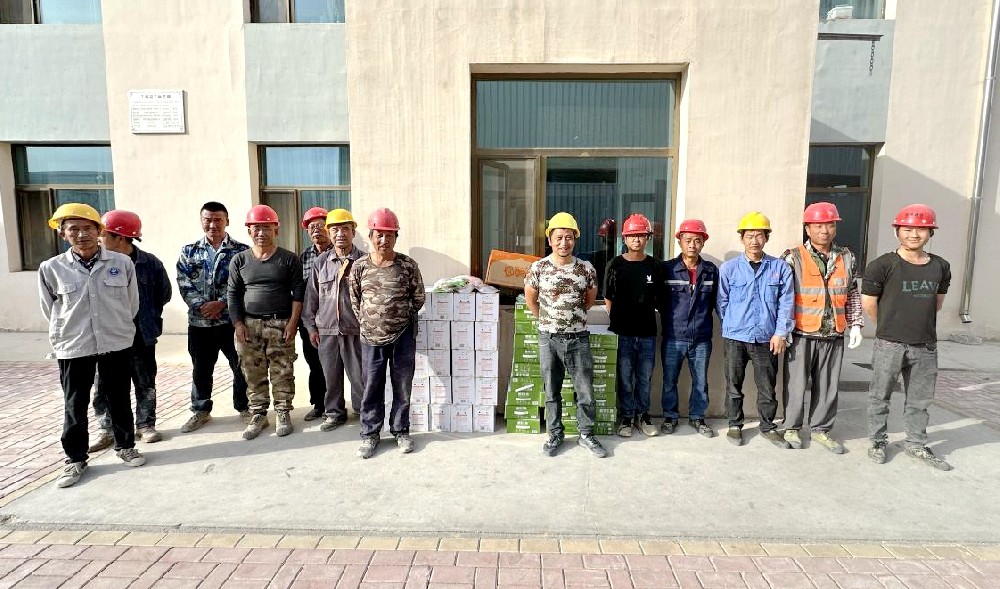 月滿中秋送溫暖，情溢一線迎國(guó)慶——甘肅傳祁甘味乳業(yè)慰問(wèn)施工一線員工