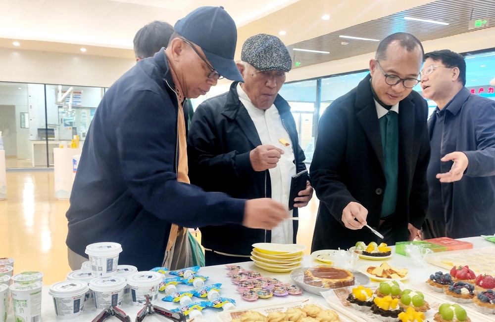 印尼伊斯蘭教士聯(lián)合會(huì)到甘肅傳祁甘味乳業(yè)參觀考察